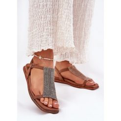 Płaskie Eleganckie Sandały Damskie Z Kryształkami Artiker 56C1365 Brązowe. Brązowe sandały bez wzorów, eleganckie, bez obcasa, na płaskiej podeszwie, bez zapięcia. Za 338.63 zł.