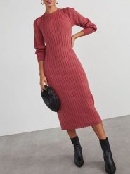 Milan Kiss Sukienka dzianinowa w kolorze jagodowym rozmiar: XL. Różowe sukienki Milan Kiss, xl, bez wzorów, z dzianiny, bez kołnierzyka, bez ramiączek, midi. Za 165.99 zł.