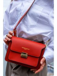 Victor & Hugo Paris Skórzana torebka "Chanon" w kolorze czerwonym - 22 x 15 x 6 cm rozmiar: onesize. Czerwone torby na ramię Victor & Hugo Paris, bez wzorów, z materiału, na ramię, bez dodatków. Za 380.45 zł.