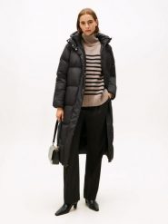 Tommy Hilfiger płaszcz puchowy Kobiety Sztuczne włókno czarny, M. Czarne płaszcze TOMMY HILFIGER, na zimę, m, bez wzorów, z puchu, bez kaptura. Za 1,199.95 zł.