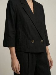 Dwurzędowy żakiet z domieszką wiskozy - czarny. Czarne marynarki i żakiety Sinsay, l, bez wzorów, z wiskozy. Za 69.99 zł.