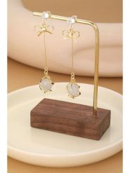 Atelier MIU Pozłacane kolczyki z cyrkoniami i elementami ozdobnymi rozmiar: onesize. Żółte kolczyki Atelier MIU, z cyrkonią, pozłacane. Za 39.99 zł.