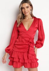 Czerwona Kopertowa Sukienka Mini z Falbankami Oledo. Czerwone sukienki Born2be, m, z aplikacjami, bez kołnierzyka, bez ramiączek, mini, kopertowe. Za 139.99 zł.