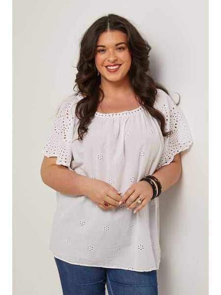 Curvy Lady Bluzka w kolorze białym rozmiar: 48/50. Białe bluzki Curvy Lady, bez wzorów, klasyczne, bez kołnierzyka, bez ramiączek. Za 51.95 zł.