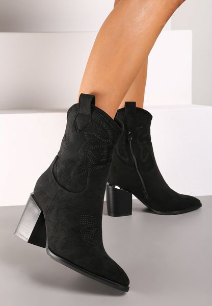 Czarne Ażurowe Botki na Słupku w Kowbojskim Stylu Mevith. Czarne botki Renee, w ażurowe wzory, z bawełny, bez obcasa, na obcasie, bez zapięcia. Za 129.99 zł.