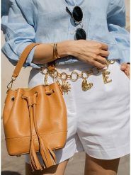 Victor & Hugo Paris Skórzana torebka " Mini Livy" w kolorze jasnobrązowym - 18 x 21,5 x 11 cm rozmiar: onesize. Brązowe torby na ramię Victor & Hugo Paris, z aplikacjami, z materiału, na ramię, bez dodatków. Za 239.99 zł.