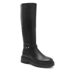Kozaki DeeZee. Czarne kozaki DeeZee, bez obcasa, na płaskiej podeszwie, bez zapięcia. Za 119.99 zł.