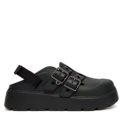 Sandały Crocs. Czarne sandały Crocs, bez wzorów, bez obcasa, na płaskiej podeszwie, bez zapięcia. Za 319.99 zł.