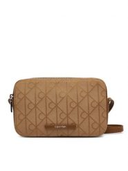 Calvin Klein Torebka Emblem Aop Jacquard Camera Bag LV04F3533G Brązowy. Brązowe listonoszki Calvin Klein, bez wzorów, z materiału, bez dodatków. Za 449.99 zł.
