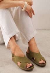 Ciemnobeżowe Sandały VICES ze Skrzyżowanymi Paskami na Podeszwie z Imitacją Korka Azesis. Zielone sandały Renee, bez wzorów, z jeansu, boho, bez obcasa, na płaskiej podeszwie, bez zapięcia. Za 99.99 zł.
