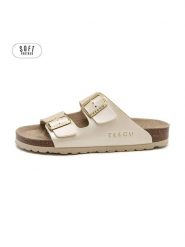 Teegu Klapki w kolorze złotym rozmiar: 37. Żółte klapki teegu, bez wzorów, z otwartym noskiem, bez obcasa. Za 121.99 zł.