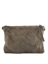 Amara Skórzana kopertówka "Violet" w kolorze szarobrązowym - 35 x 25 x 2 cm rozmiar: onesize. Brązowe kopertówki Amara, bez wzorów, z materiału, przez ramię, bez dodatków. Za 384.71 zł.