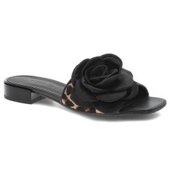 Czarne Klapki Chebello Eleganckie Obuwie Damskie. Czarne klapki CheBello, z aplikacjami, bez obcasa, na obcasie. Za 429.00 zł.