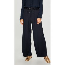 Scotch & Soda - Spodnie. Niebieskie spodnie materiałowe Scotch & Soda, na co dzień, l, bez wzorów, z poliesteru, z podwyższonym stanem. W wyprzedaży za 469.90 zł.