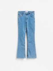Jeansy flare - niebieski. Niebieskie jeansy Reserved, bez wzorów. Za 129.99 zł.