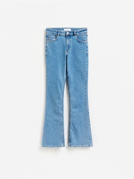Jeansy flare - niebieski. Niebieskie jeansy Reserved, bez wzorów. Za 129.99 zł.