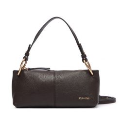 Torebka Calvin Klein. Brązowe torebki klasyczne Calvin Klein, bez wzorów, bez dodatków. Za 749.99 zł.