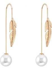 MENTHE À L'O Pozłacane kolczyki rozmiar: onesize. Czerwone kolczyki MENTHE À L'O, z perłą, pozłacane, z zapięciem typu bigiel. Za 100.45 zł.