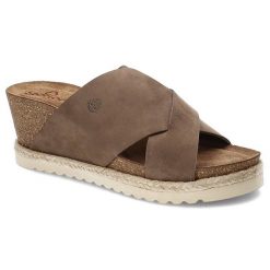 Brązowe Klapki Yokono Damskie Na Koturnie. Brązowe klapki Yokono, bez wzorów, z nubiku, bez obcasa, na koturnie. Za 309.00 zł.