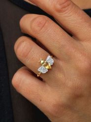 DIA DIAMONDS Pozłacany pierścionek z diamentami rozmiar: 52. Żółte pierścionki DIA DIAMONDS, z diamentem, pozłacane. Za 342.45 zł.
