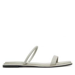 Klapki Calvin Klein. Brązowe klapki Calvin Klein, bez wzorów, bez obcasa. Za 399.99 zł.