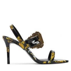 Sandały Versace Jeans Couture. Czarne sandały Versace Jeans Couture, bez wzorów, z jeansu, bez obcasa, na szpilce, bez zapięcia. Za 799.99 zł.