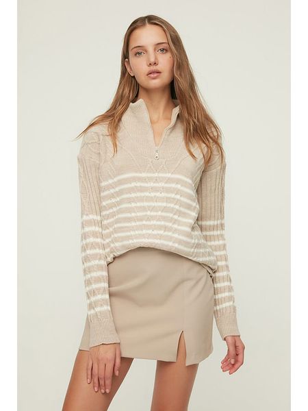 Trendyol Sweter w kolorze beżowo-białym rozmiar: S. Brązowe swetry Trendyol, s, bez wzorów, bez ramiączek. Za 93.95 zł.