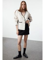 Trendyol Kardigan w kolorze biało-czarnym rozmiar: L. Białe kardigany Trendyol, l, bez wzorów. Za 73.99 zł.