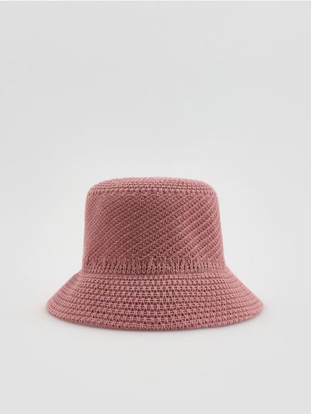 Pleciony kapelusz bucket - jasnofioletowy. Fioletowe kapelusze Reserved, bez wzorów. W wyprzedaży za 45.99 zł.