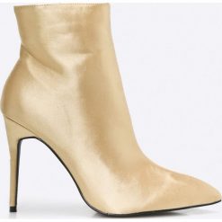Public Desire - Botki Porter. Żółte botki Public Desire, bez wzorów, z materiału, bez obcasa, na obcasie, bez zapięcia. W wyprzedaży za 69.90 zł.