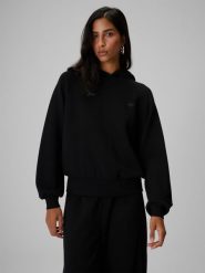 4F Bluza dresowa regular z kapturem damska - czarna L. Czarne bluzy 4f, l, bez wzorów, z dresówki, z kapturem. Za 169.99 zł.