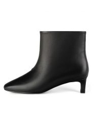 Loft37 Skórzane botki w kolorze czarnym rozmiar: 35. Czarne botki loft37, bez wzorów, bez obcasa, na szpilce, bez zapięcia. Za 587.99 zł.