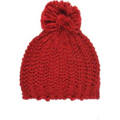 CZAPKA Z POMPONEM. Czerwone czapki TOP SECRET, bez wzorów, z dzianiny. W wyprzedaży za 14.99 zł.