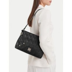 Torebka Nine West. Czarne torebki klasyczne Nine West, bez wzorów, bez dodatków. Za 199.99 zł.
