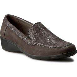 Półbuty COMFORTABEL - 941952 Grau 9. Szare czółenka Comfortabel, bez wzorów, z nubiku, bez obcasa, na koturnie, bez zapięcia. W wyprzedaży za 169.00 zł.