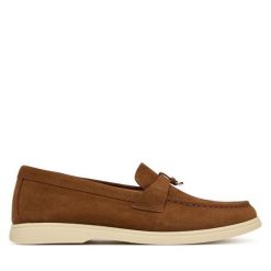 Lordsy BOSS. Brązowe lordsy Boss, bez wzorów, bez obcasa, bez zapięcia. Za 849.99 zł.