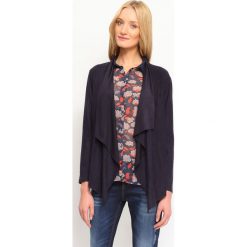 ŻAKIET DAMSKI KLASYCZNY, LUŹNY. Niebieskie marynarki i żakiety TOP SECRET, bez wzorów, eleganckie. W wyprzedaży za 39.99 zł.
