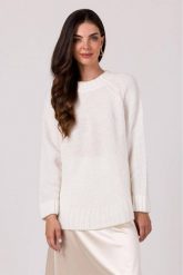 Luźny sweter damski z szerokimi rękawami biały. Białe swetry BE Knit, uniwersalny, bez wzorów, z jeansu, bez ramiączek. Za 249.00 zł.