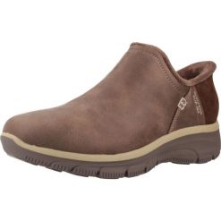 Buty SKECHERS GOING - MODERN Brązowy. Brązowe trekkingi Skechers, z tkaniny, trekkingowe. Za 382.53 zł.