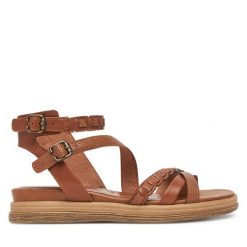 Sandały Tamaris. Brązowe sandały Tamaris, bez wzorów, bez obcasa, na płaskiej podeszwie, bez zapięcia. Za 399.99 zł.