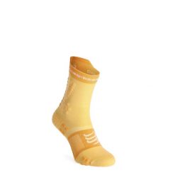 Skarpety do biegania Compressport Pro Racing Socks v4.0 Trail. Brązowe skarpety Compressport, bez wzorów. Za 78.99 zł.