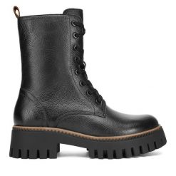 Botki MEXX. Czarne botki Mexx, bez wzorów, bez obcasa, na płaskiej podeszwie, bez zapięcia. Za 369.99 zł.