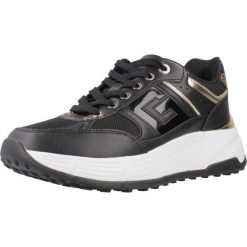 Kapcie GUESS FLTFON FAB12 Czarny. Czarne obuwie domowe Guess, z aplikacjami, z syntetyku, bez zapięcia. Za 620.65 zł.