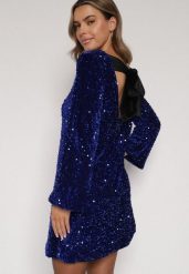 Niebieska Cekinowa Sukienka z Odkrytymi Plecami i Wiązaniem Diadina. Niebieskie sukienki Born2be, na imprezę, z aplikacjami, z elastanu, eleganckie, bez kołnierzyka, bez ramiączek. Za 169.99 zł.