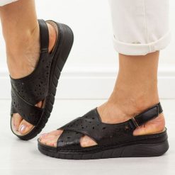 Czarne sandały damskie Vinceza 85209. Czarne sandały VINCEZA, bez wzorów, z jeansu, casualowe, bez obcasa, bez zapięcia. Za 139.00 zł.