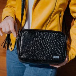 Listonoszka skórzana SHE 701/w czarna + croco. Czarne torebki klasyczne SHE, bez wzorów, ze skóry, bez dodatków. Za 149.49 zł.