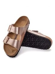 Birkenstock Klapki "Arizona" w kolorze różowozłotym rozmiar: 37. Różowe klapki Birkenstock, bez wzorów, z otwartym noskiem, bez obcasa. Za 354.45 zł.