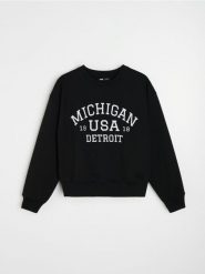 Dresowa bluza crewneck z napisem - czarny. Czarne bluzy Sinsay, l, bez wzorów, z dresówki, bez kaptura. Za 35.99 zł.