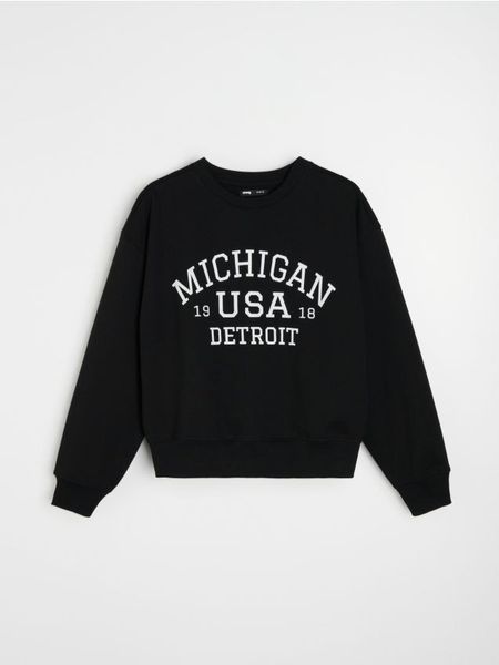 Dresowa bluza crewneck z napisem - czarny. Czarne bluzy Sinsay, l, bez wzorów, z dresówki, bez kaptura. Za 35.99 zł.