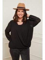 Curvy Lady Bluzka w kolorze czarnym rozmiar: 44/46. Czarne bluzki Curvy Lady, bez wzorów, klasyczne, z asymetrycznym kołnierzem, bez ramiączek. Za 137.45 zł.